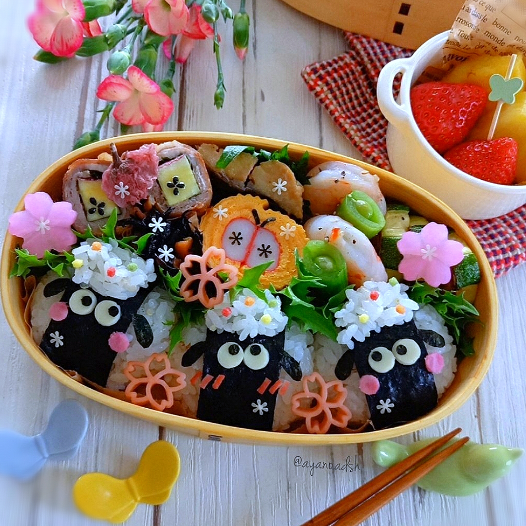 🌸ひつじのショーンおにぎり春弁当🌸