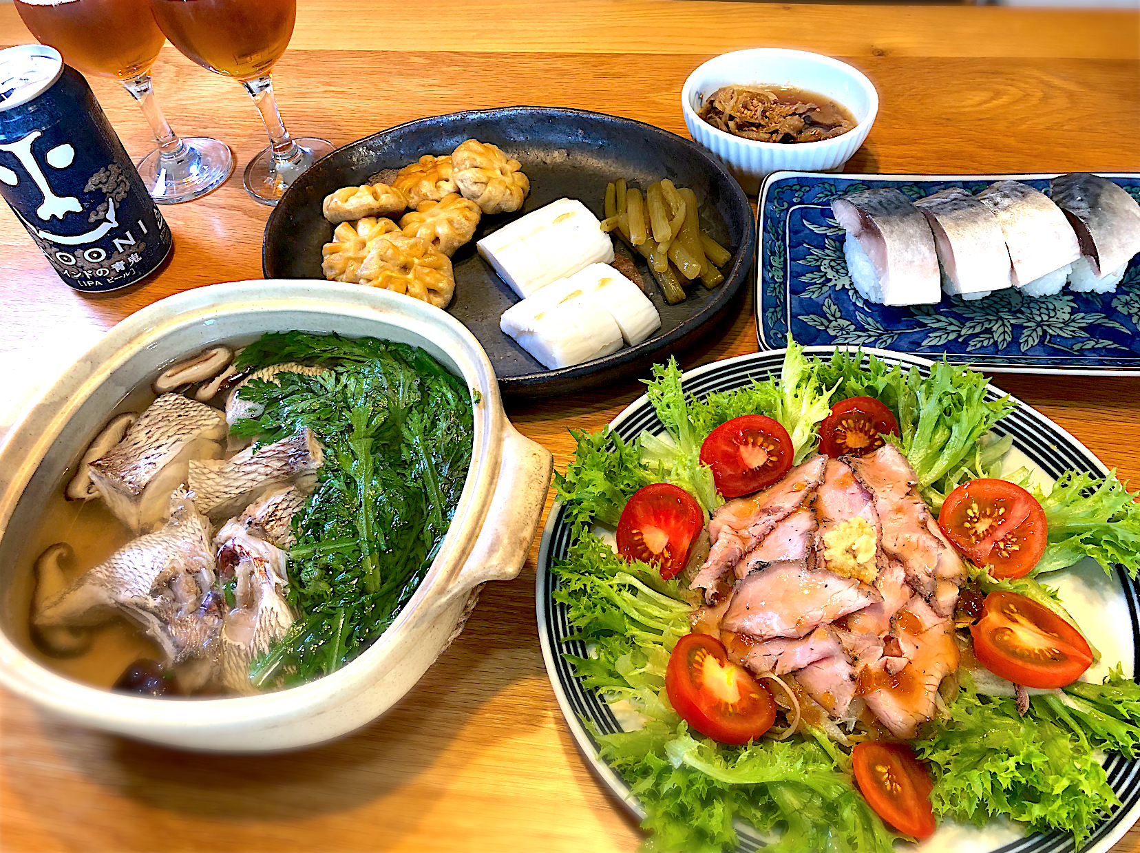 鯛と春菊のすまし汁（鍋）　ローストビーフサラダ　しめ鯖寿司　etc