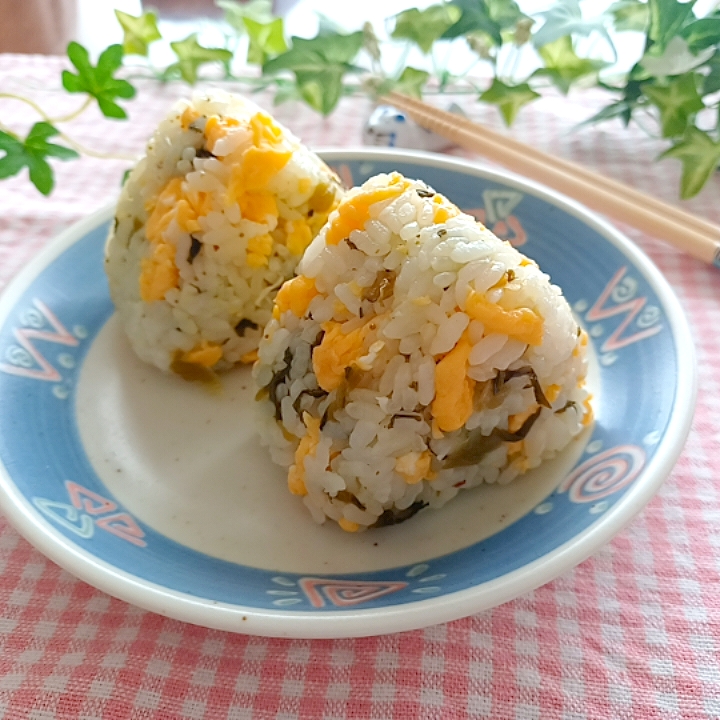 高菜油炒めと炒り卵の
混ぜ混ぜおにぎり🍙