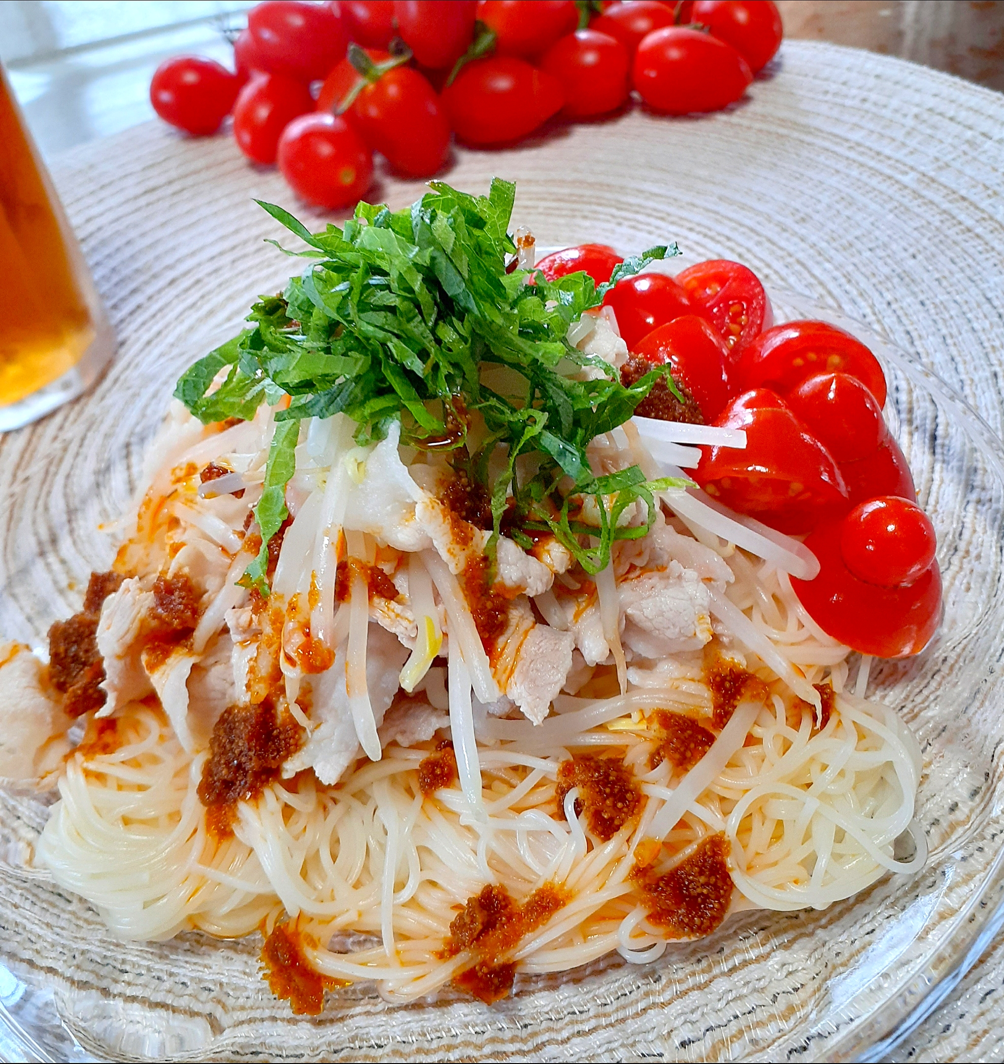 豚しゃぶもやしサラダ素麺
食べるラー油明太子のせ🎶