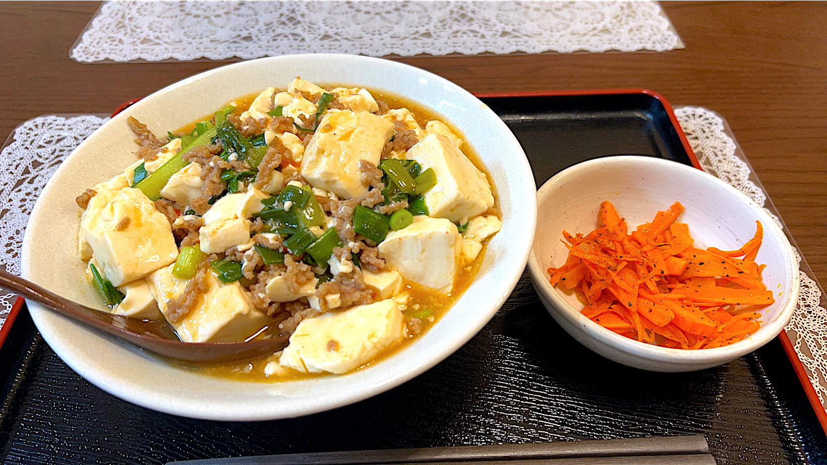 麻婆素麺♪冷たい素麺の上に熱々のピリ辛麻婆豆腐をたっぷりかけて頂きます。有り合わせの材料でたまたま作ってみたら、美味しかってです