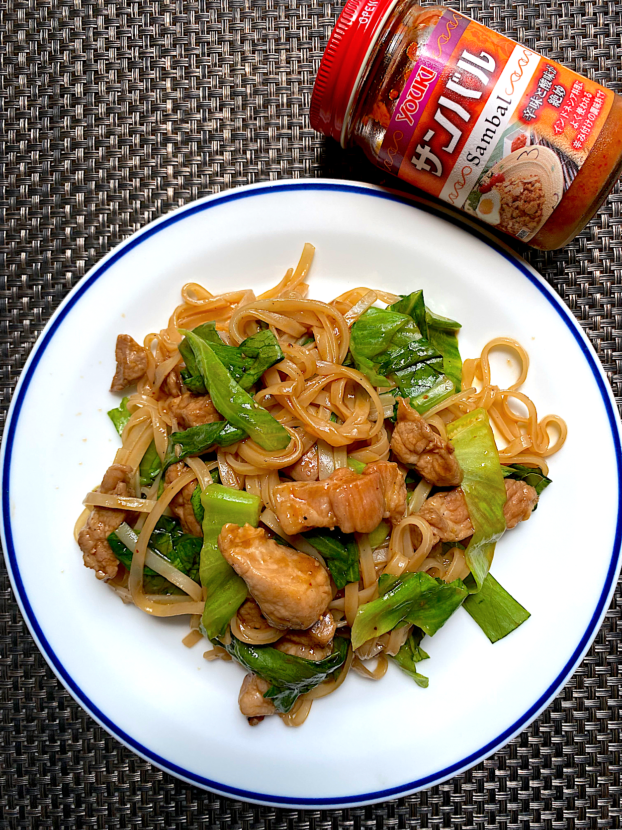 豚肉とレタスのスパイシービーフン