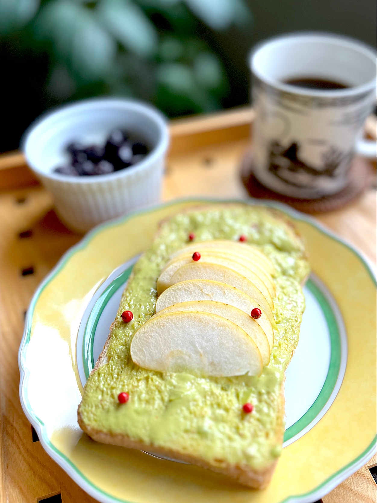 黄王リンゴとワカモレのトースト🍏🥑🍞 Yellow King Apple Guacamole Toast