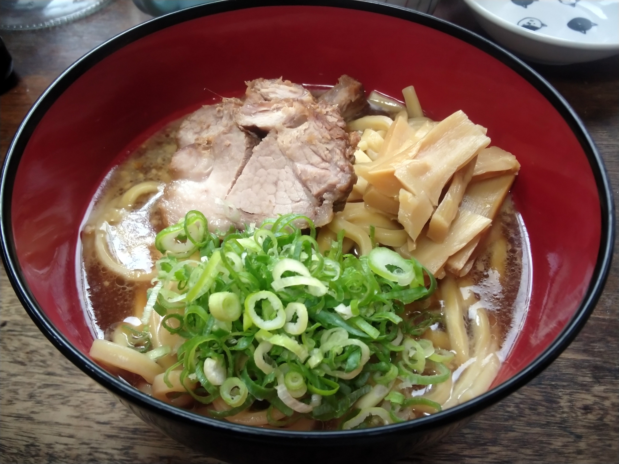 がっつり系極太麺のラーメン