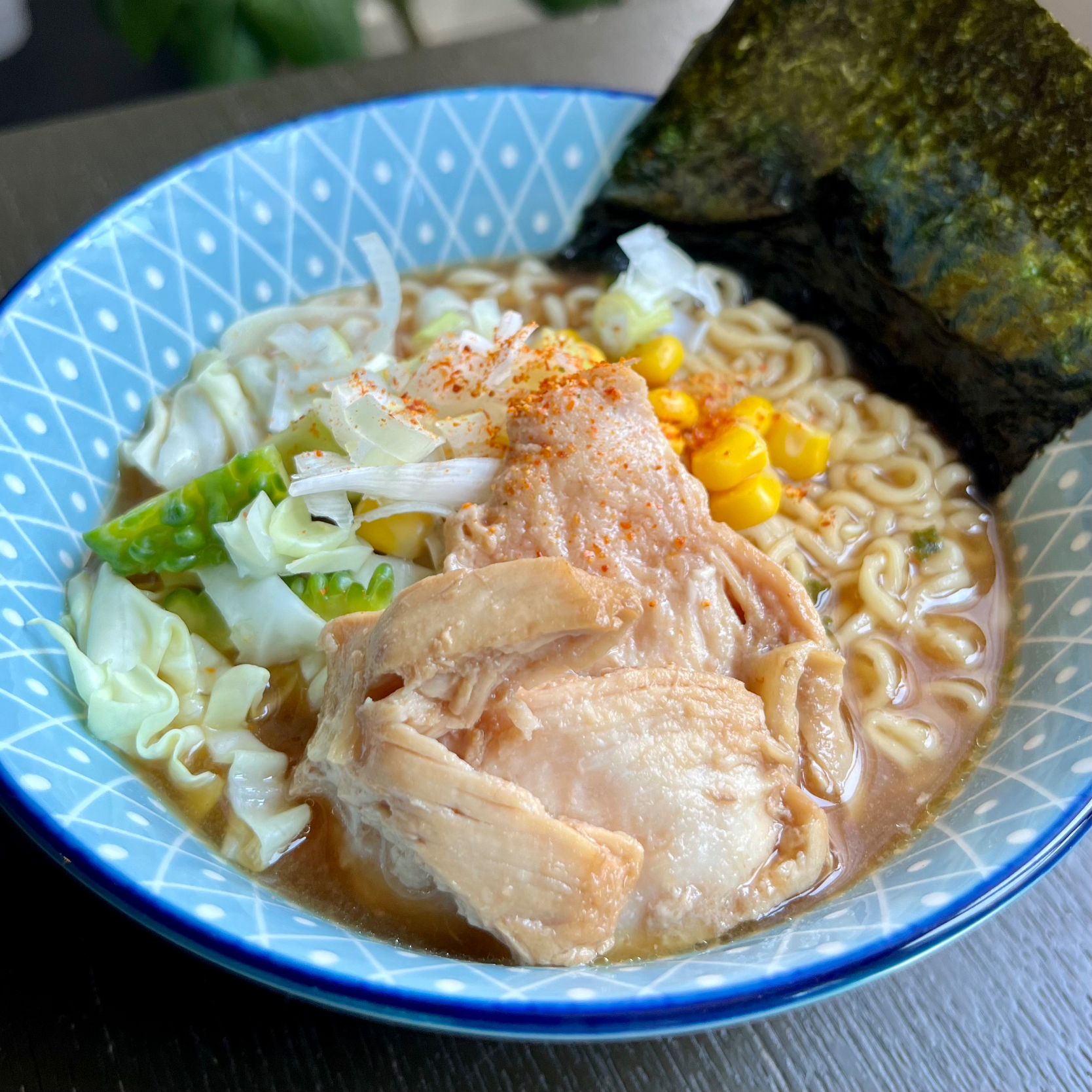 自家製鶏チャーシューとゴーヤ入り　アンモンデ味噌ラーメン🍜