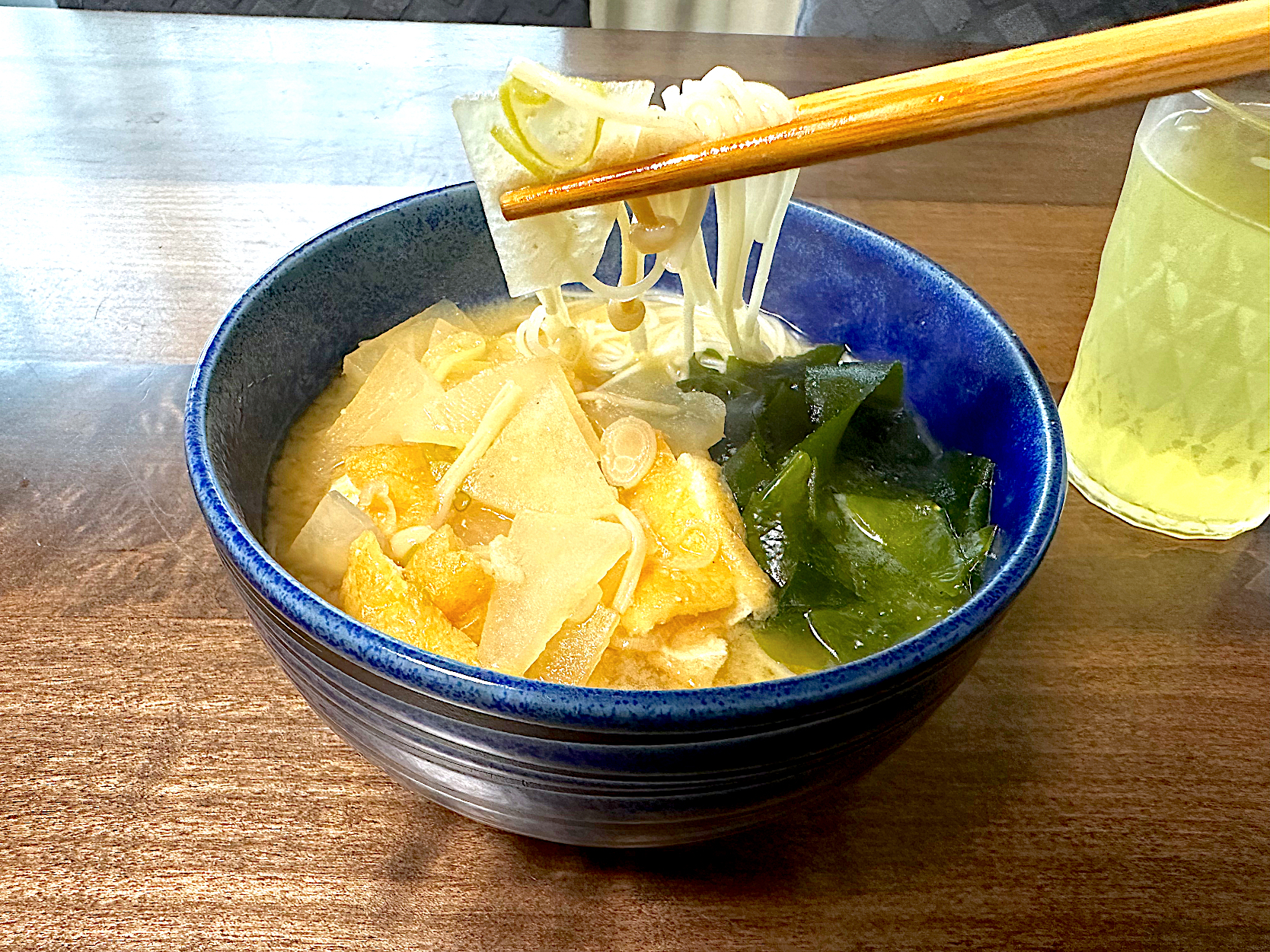 味噌汁そば🍜作りたてでも残りものでも麺を入れたら完成じゃ