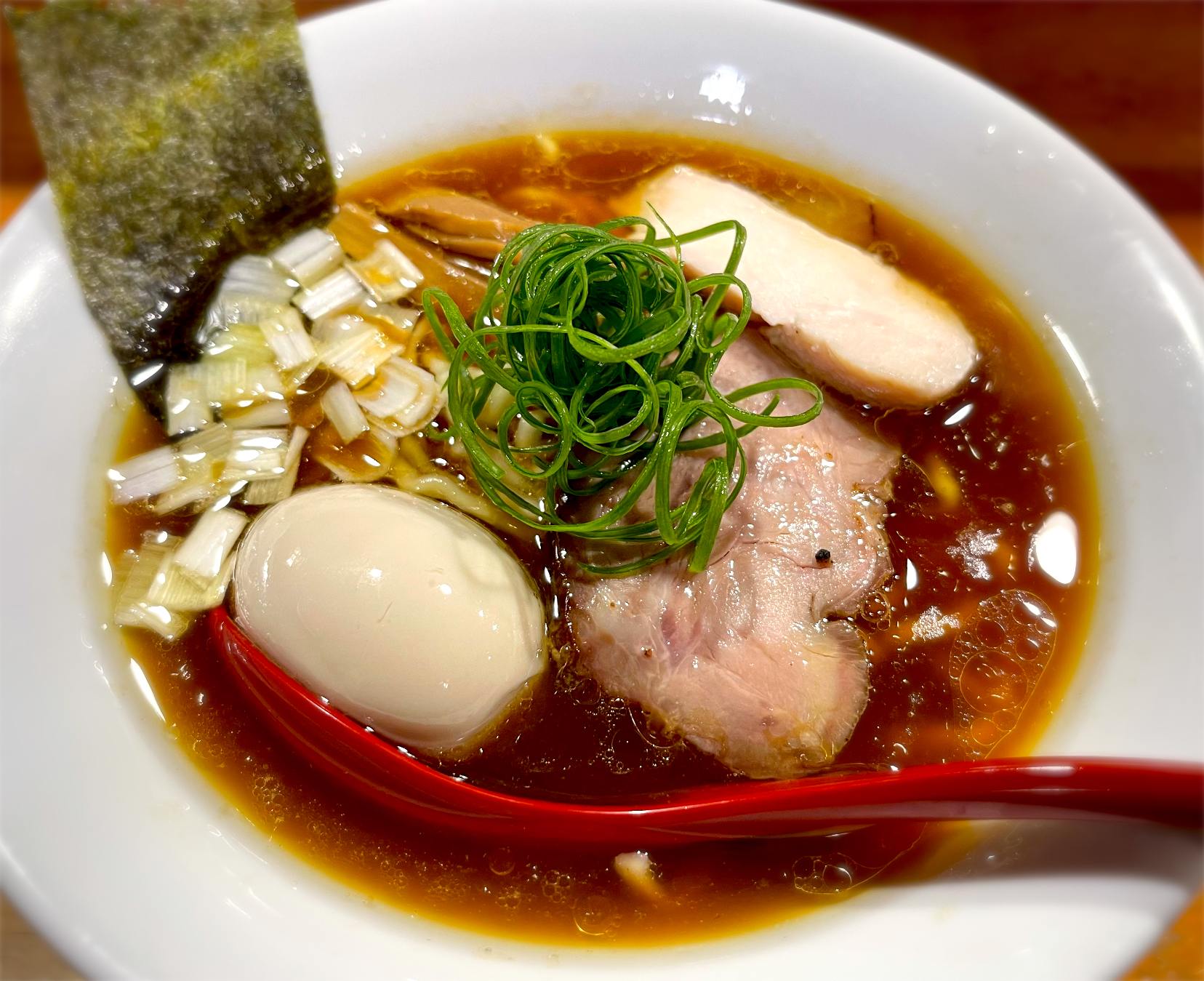 煮卵入り醤油ラーメン　麺屋 むじゃき