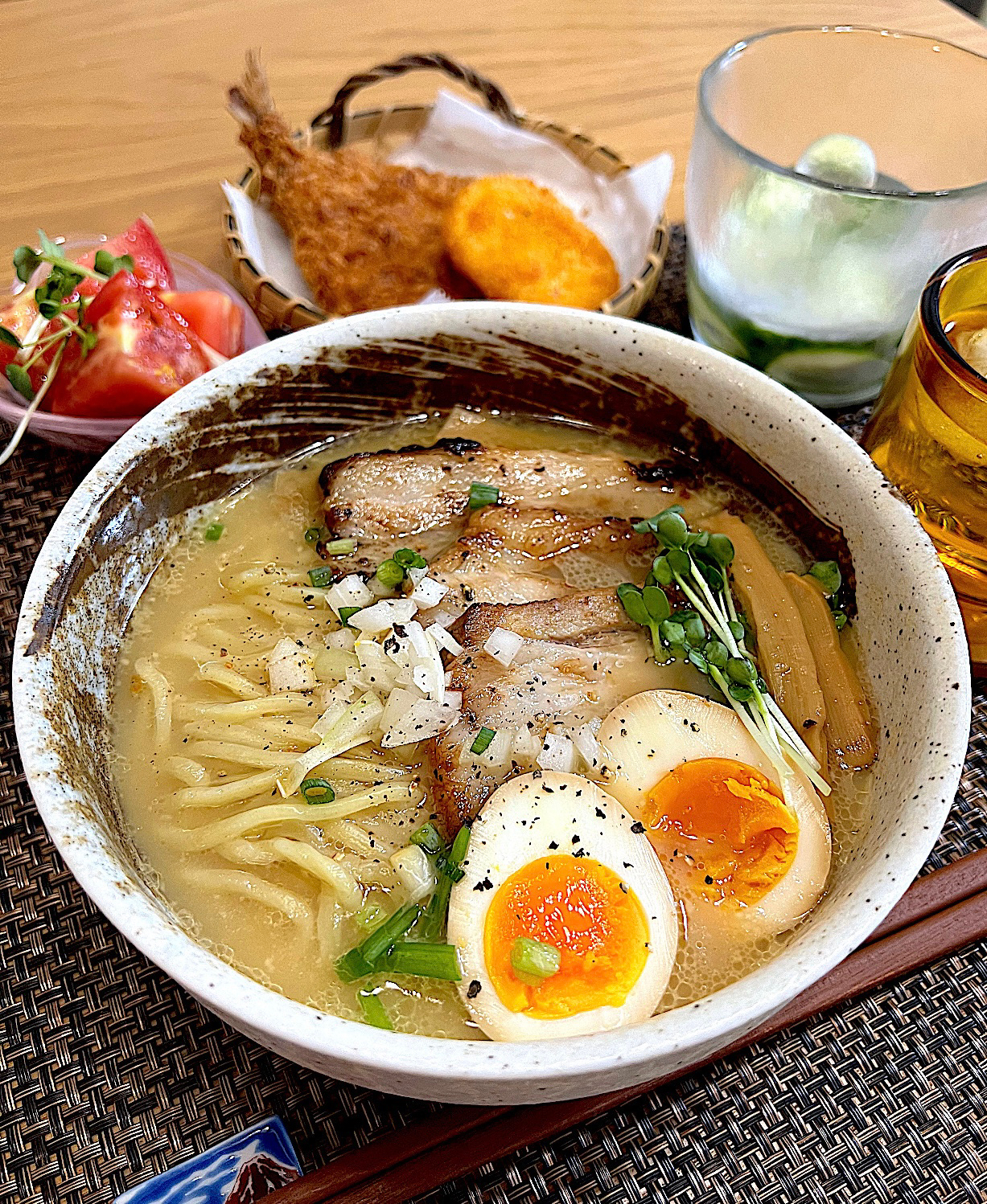 醤油豚骨ラーメン