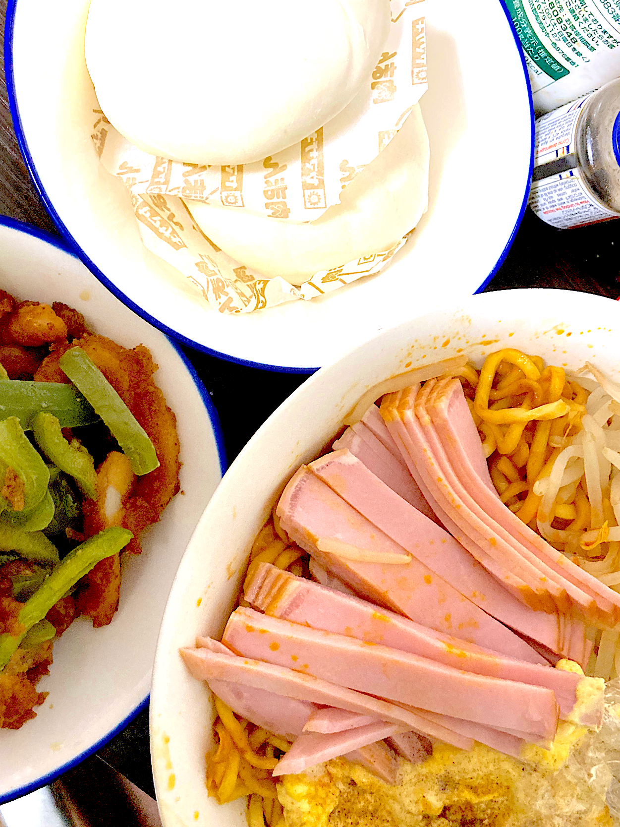 汁無し麺、イカゲソ唐揚げ、肉まん