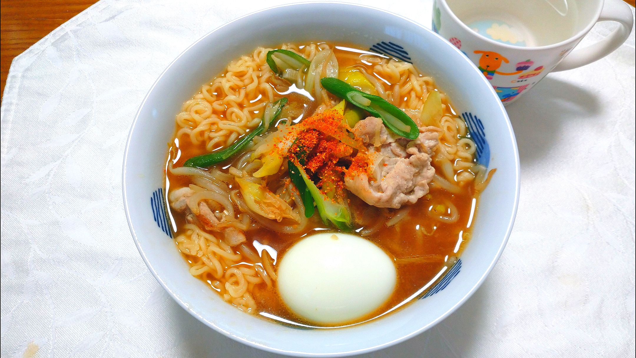 10/5のお昼ごはん
サッポロ一番味噌ラーメン
肉野菜炒めのせ