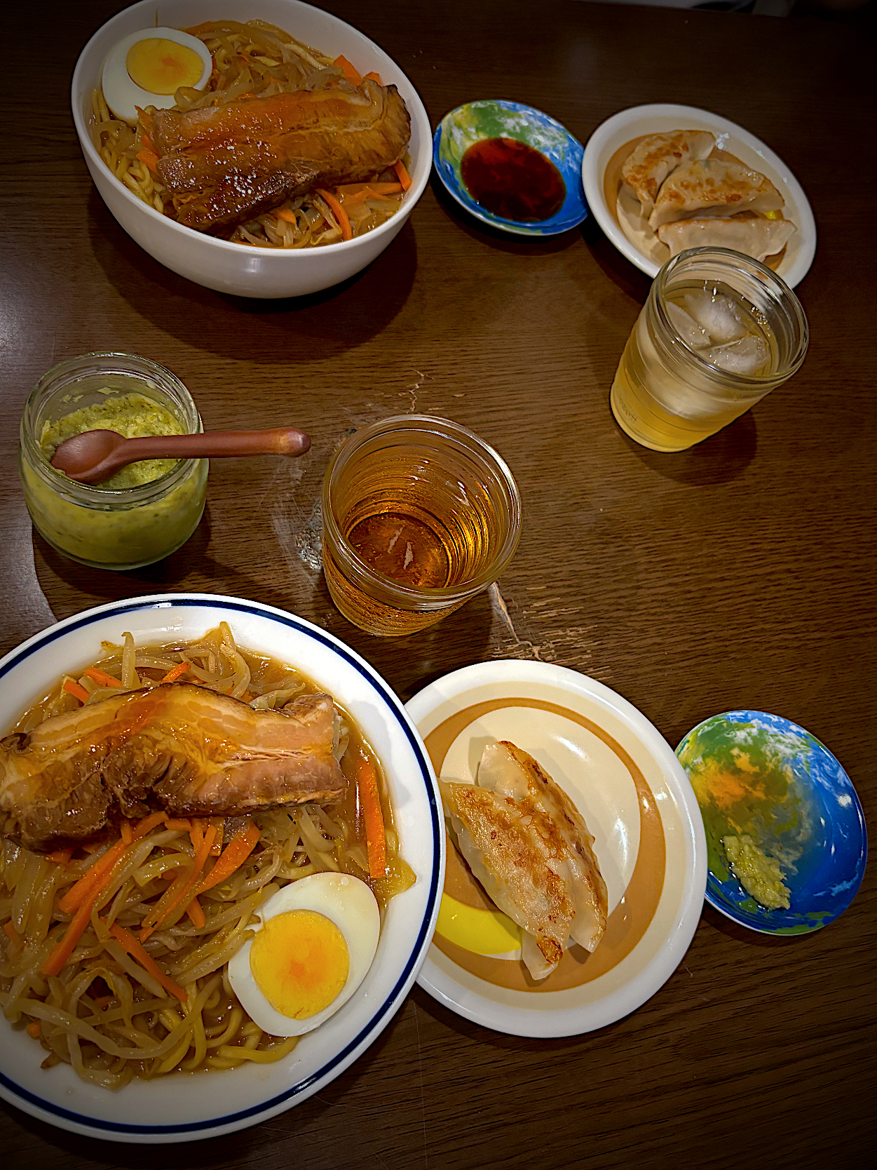 豚バラ肉煮の豚骨醤油ラーメン　焼き餃子