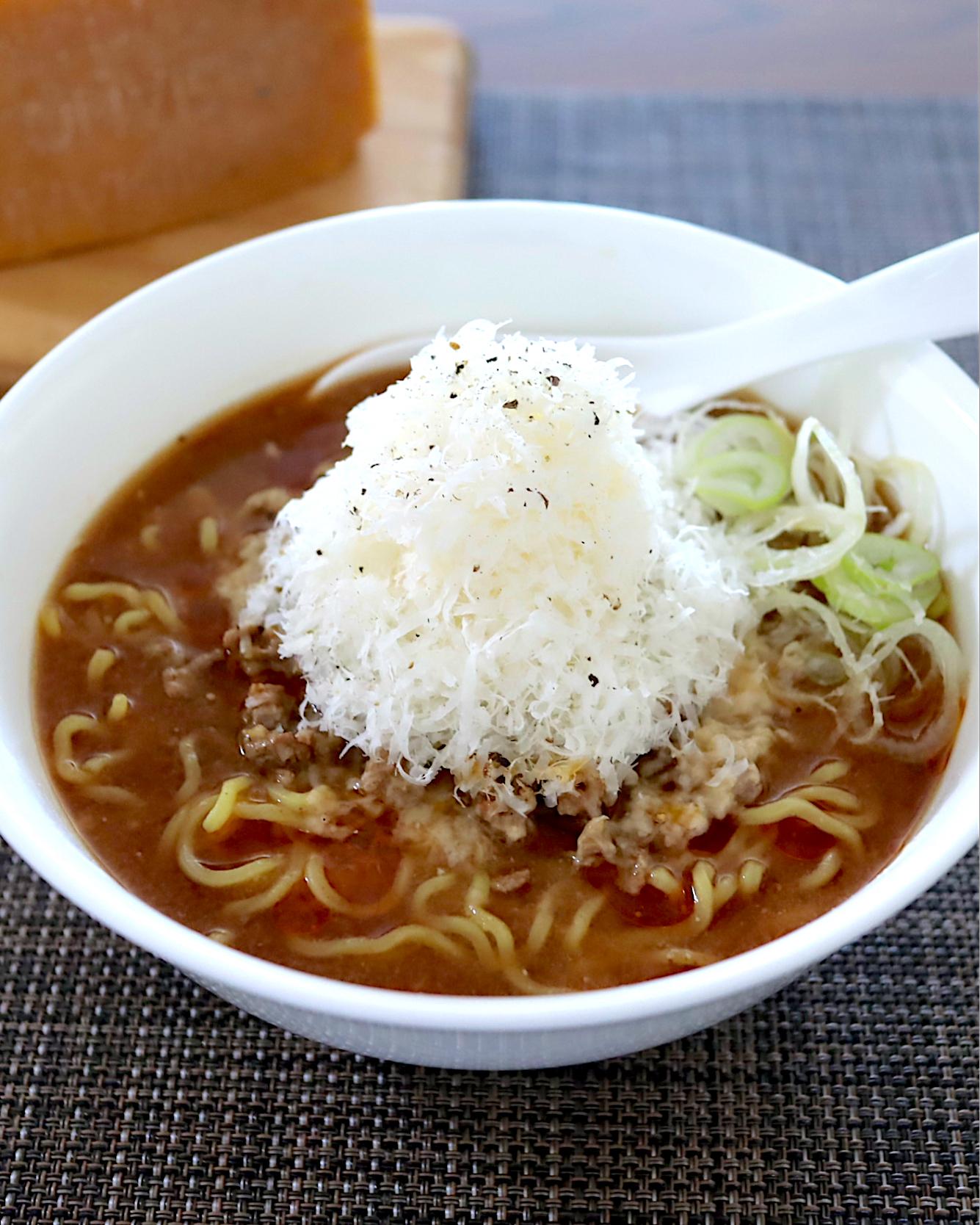 パルミジャーノ・レッジャーノ
　味噌ラーメン（赤）　