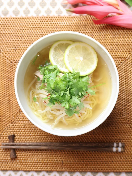 エスニックサラダチキンラーメン