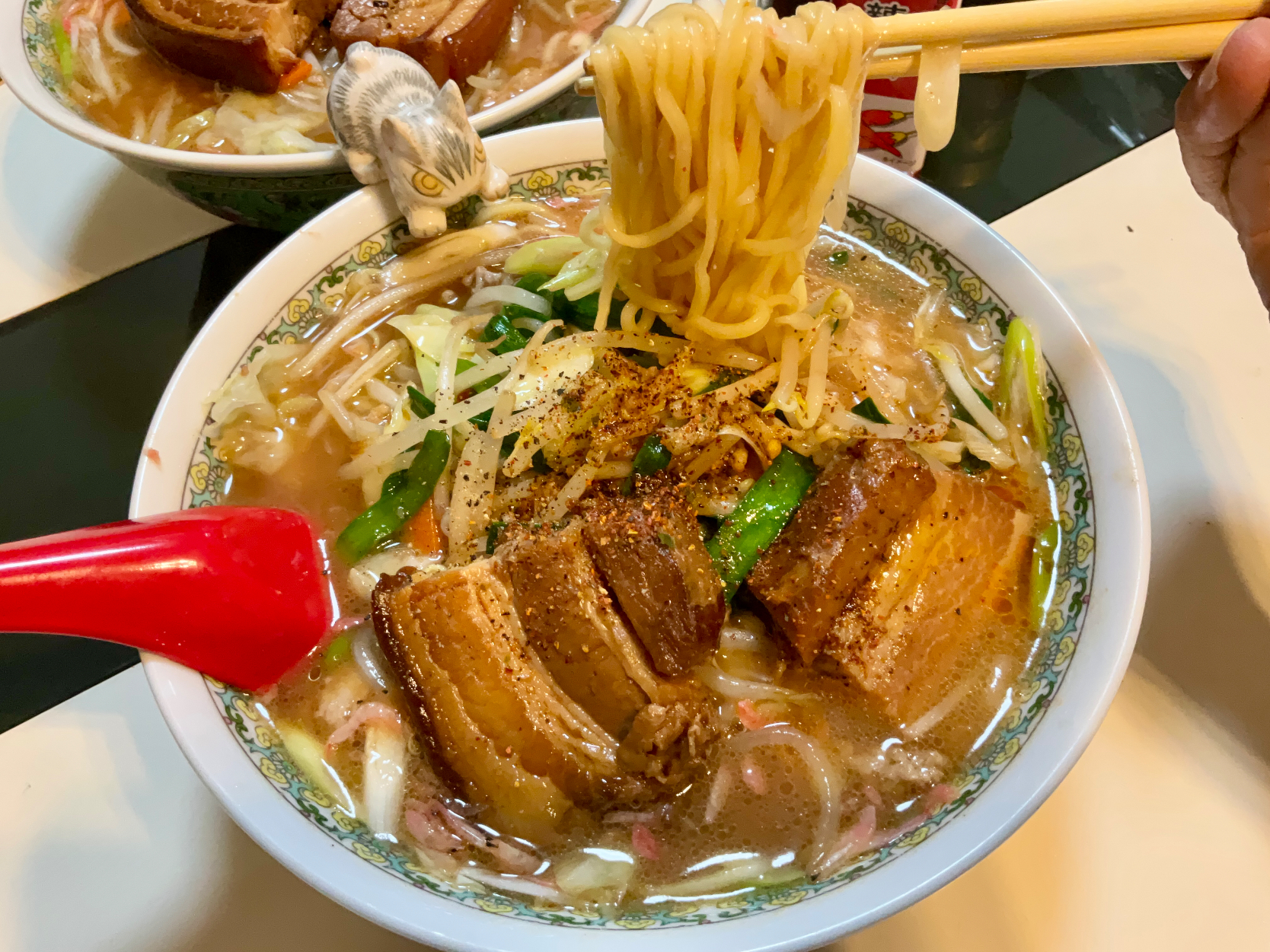 長崎の醤油と味噌の角煮で味噌ラーメン　　　　干し海老をいっぱい入れて海老出汁味噌スープにしました。