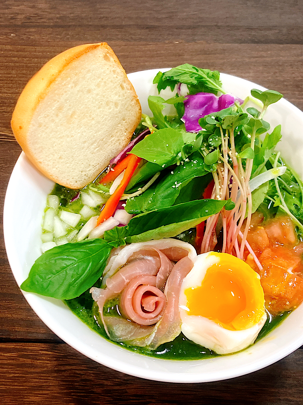 『自家製バジルソースの塩ラーメン』