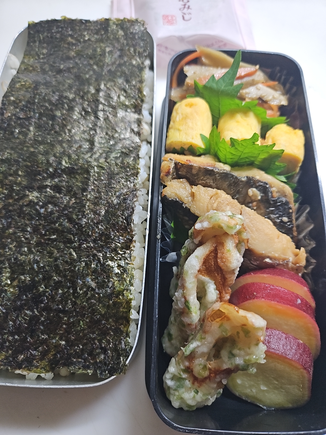 ☆高校生弁当☆もち麦入りオカカ海苔ごはん、金平牛蒡、シラス卵焼き、鰆味噌焼き、薩摩芋レモン煮、竹輪磯揚げ、生もみじまんじゅう