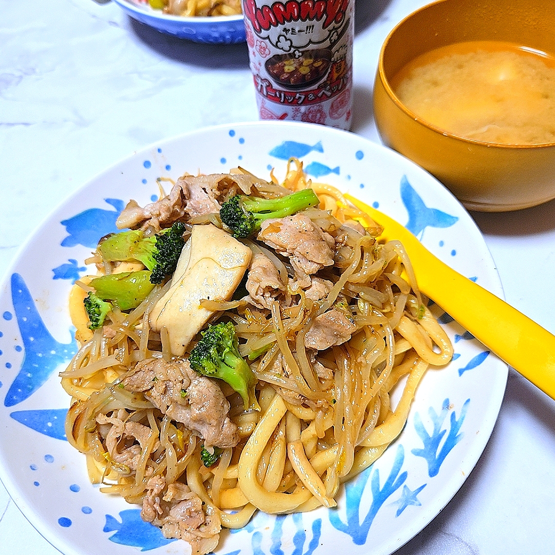 万能ソースで豚バラと野菜の焼きうどん