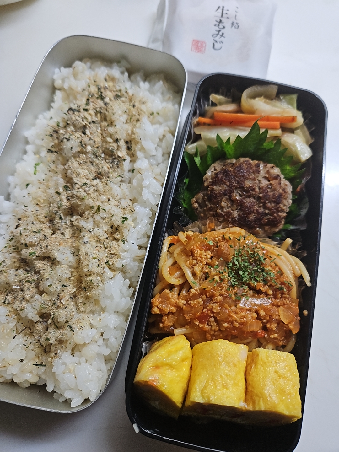 ☆高校生弁当☆もち麦入り自家製ふりかけごはん、野菜炒め、ハンバーグ、ミートソーススパゲティ、カニカマ卵焼き、生もみじまんじゅう