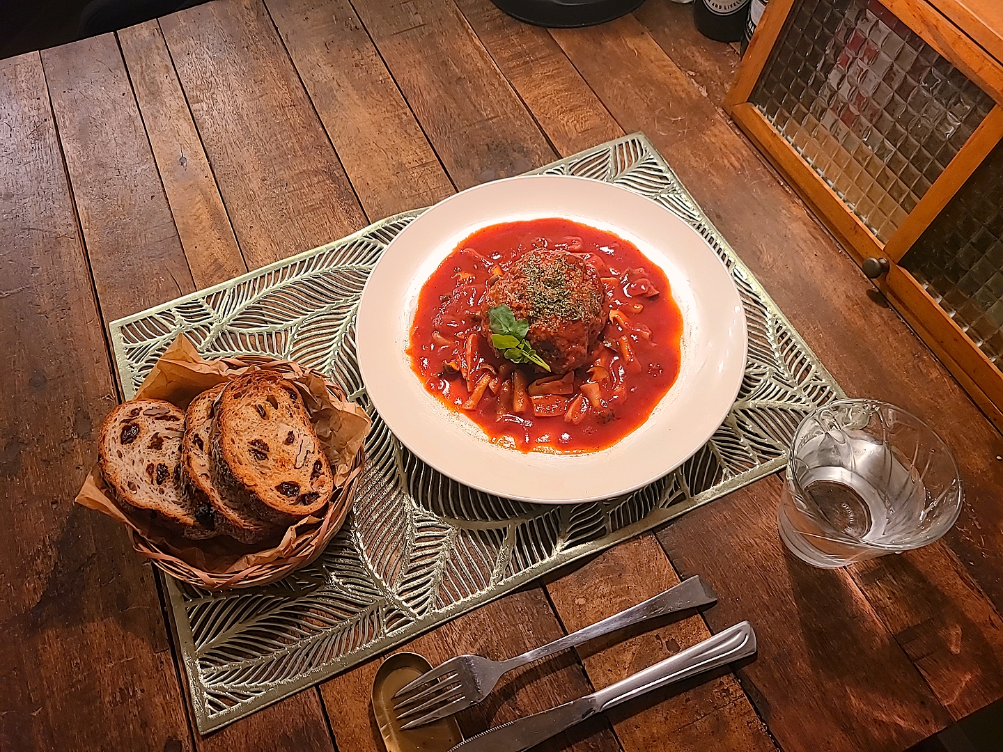 Yummy にお任せ！トマト煮込みハンバーグ