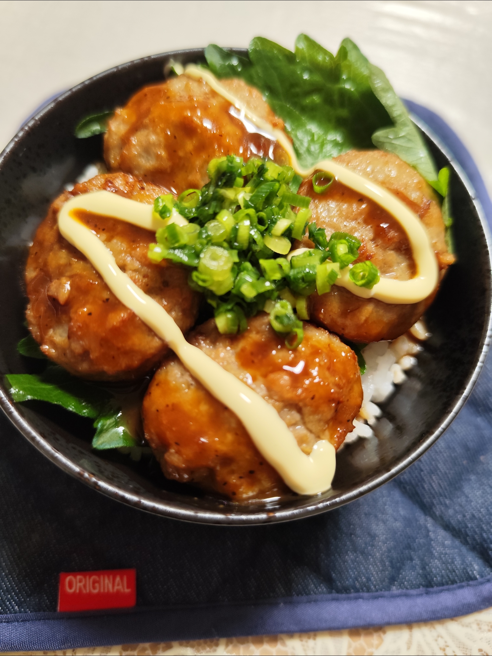 生協のミニハンバーグ使って！yummy！丼😋