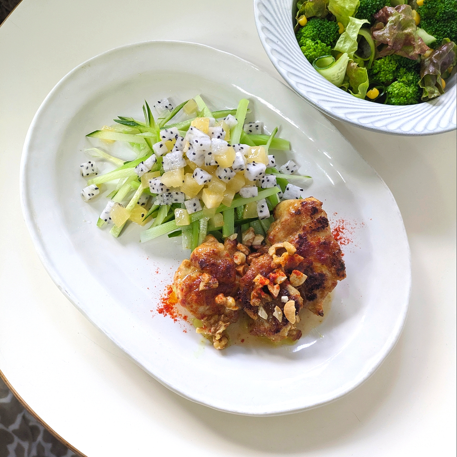 タンドリー風チキン＆胡瓜とブロッコリーの芯のサラダ、食べるフルーツドレッシング