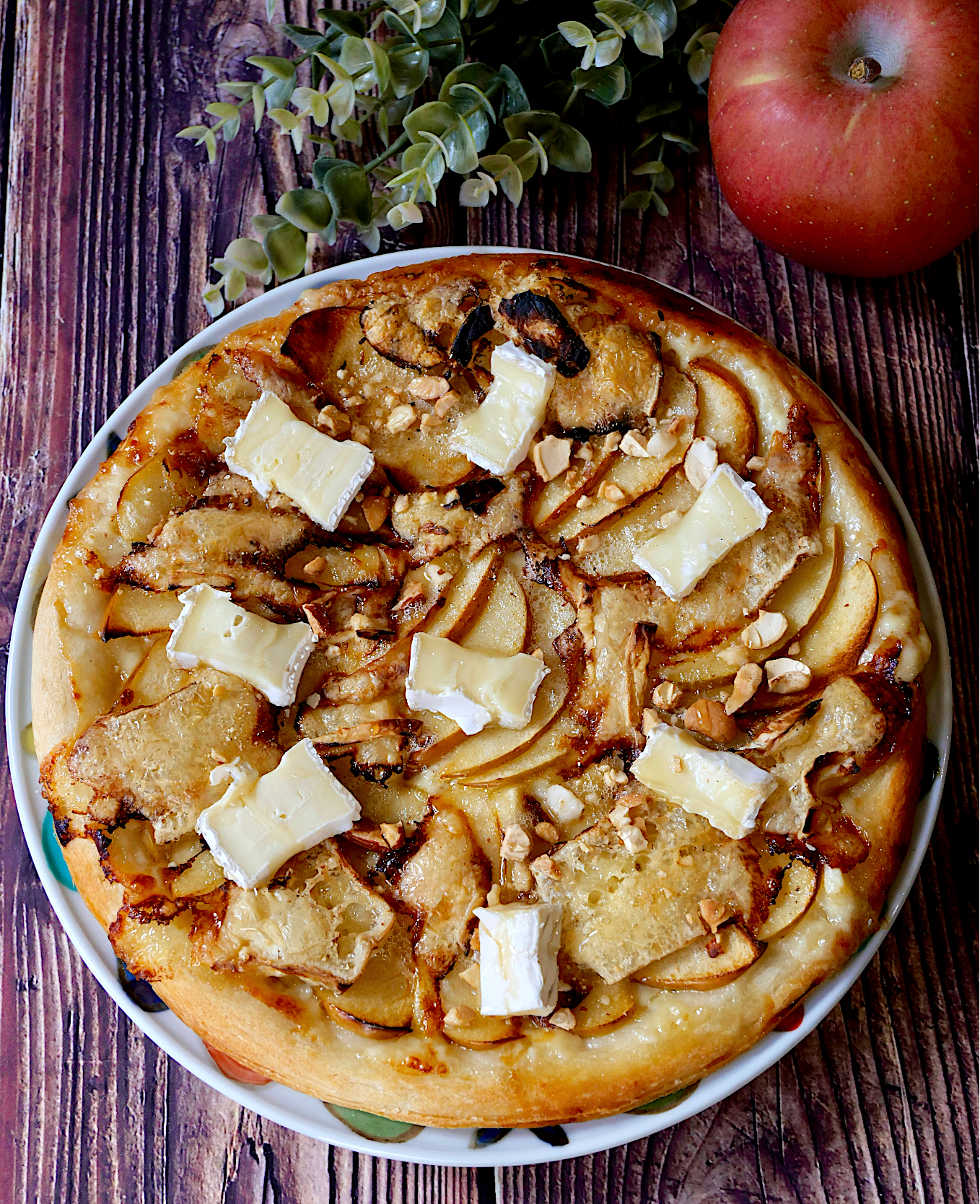 りんごとブリーチーズのピザ🍎🧀🍕