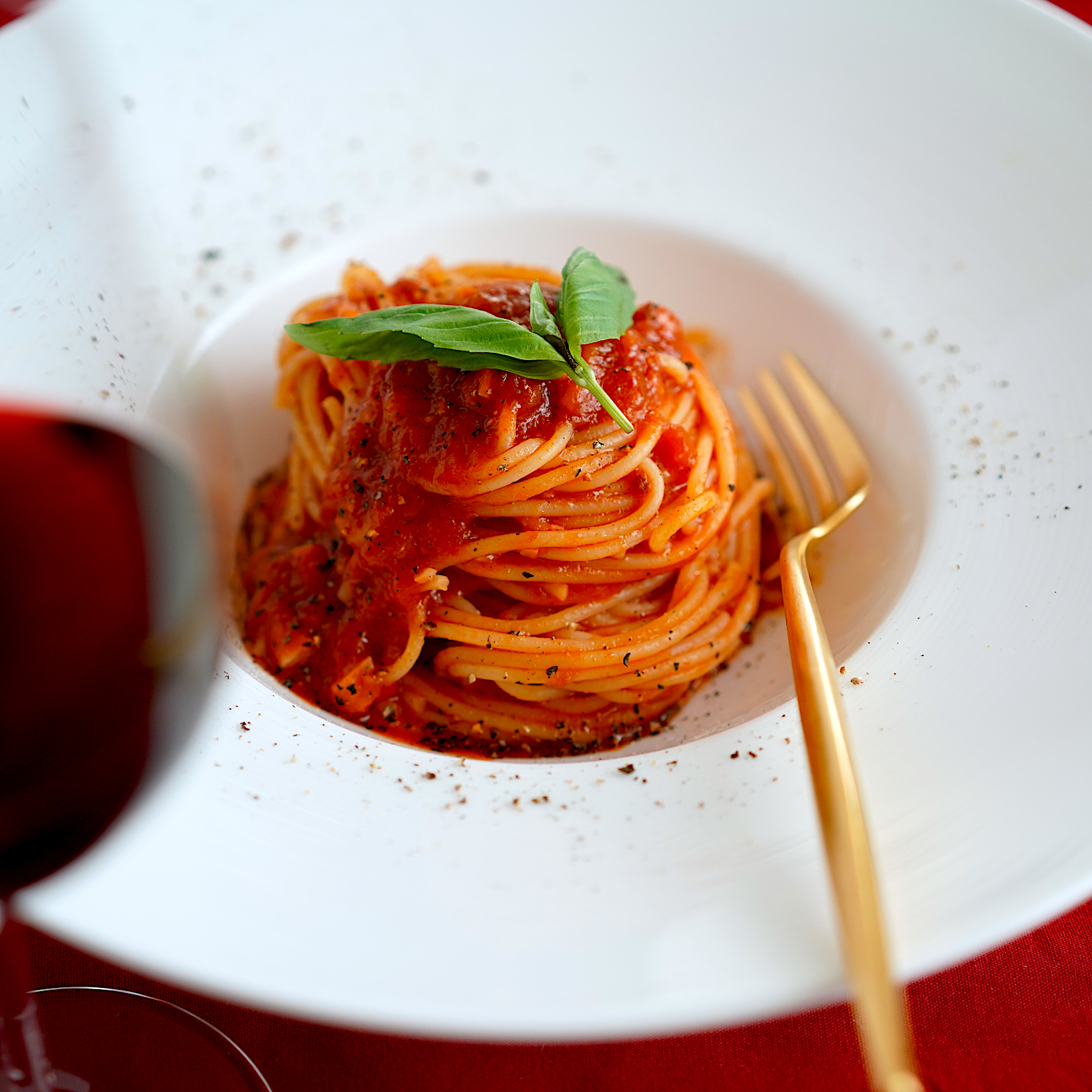 シンプルにトマトソースパスタ