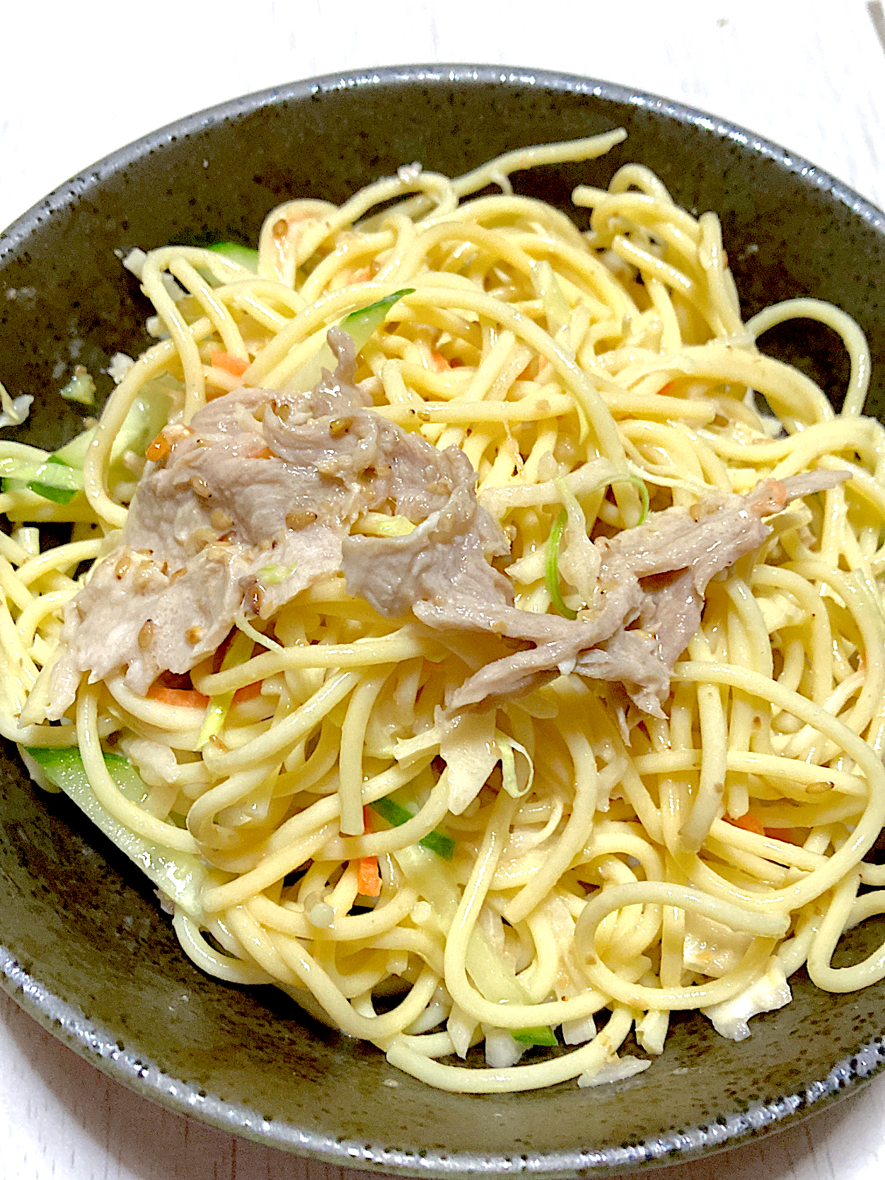 しゃぶしゃぶときゅうりとトマト🍅のパスタサラダ