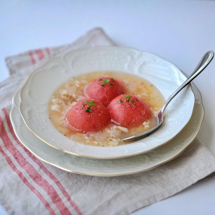 トマトが主役の温かいスープ ﾟ+｡:.ﾟ