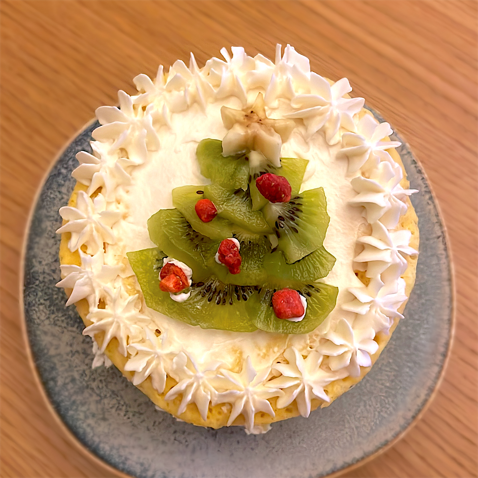 1歳と食べるクリスマスケーキ🎂