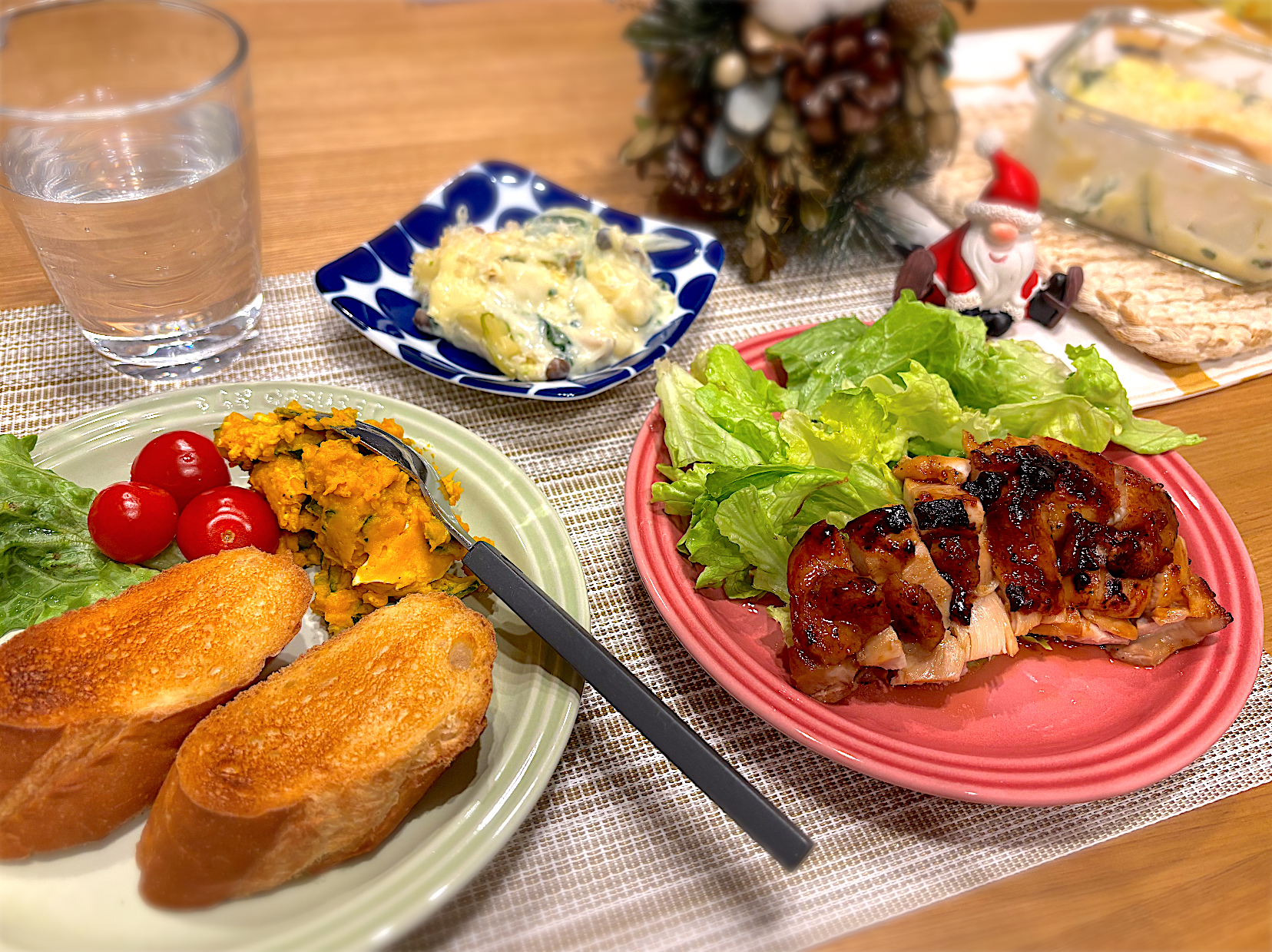 クリスマスディナー🍽️
🎄鶏肉の照り焼き
🎄グラタン
🎄かぼちゃサラダ
🎄バケット