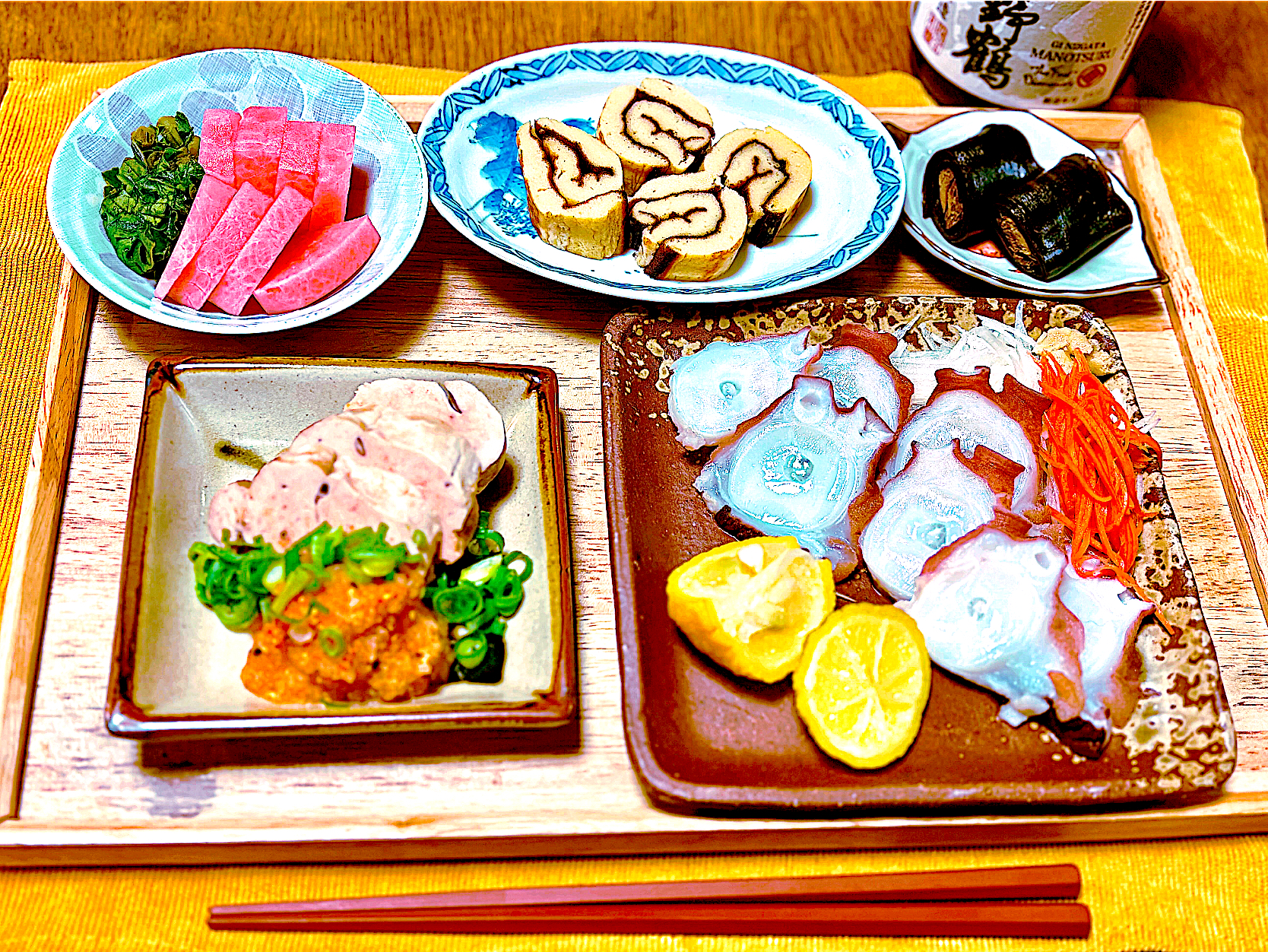 お正月料理の残りで乾杯🍶´-