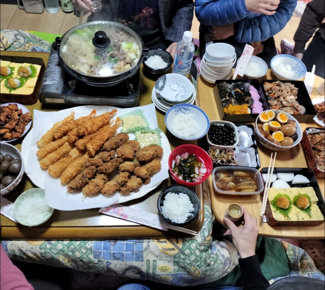 🎍2025年🌅手作り料理持ち寄りコタツで新年会🍶