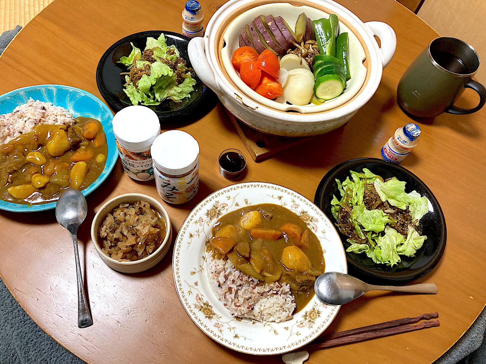 蒸し野菜〜レタスと海藻のサラダの上に取り分けて粒みそや、塩糀パウダーをふりかけてサラダと共に食べてみました💕美味しかった！