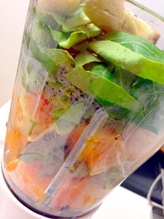 あなたに必要な色はどれ？スムージーは色を選んでパワーチャージ